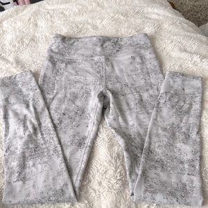 THESE ARE THE SOFTEST PEAR OF LEGGINGS EVER!In perfect condition. too small now.